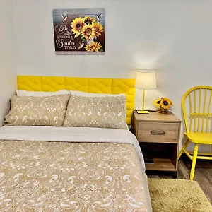 Private With Shared Bathroom On The 1st Floor 10 Minutes Walk To Of Washington Seattle